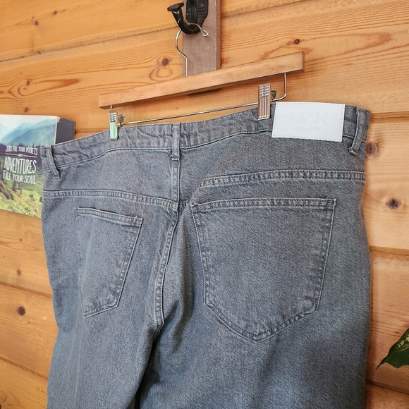 Boohoo Man 💙 NWT Skinny Rigid Dragon Appliqué Gray Jean Streetwear Plus 46 X32" - Picture 10 of 12